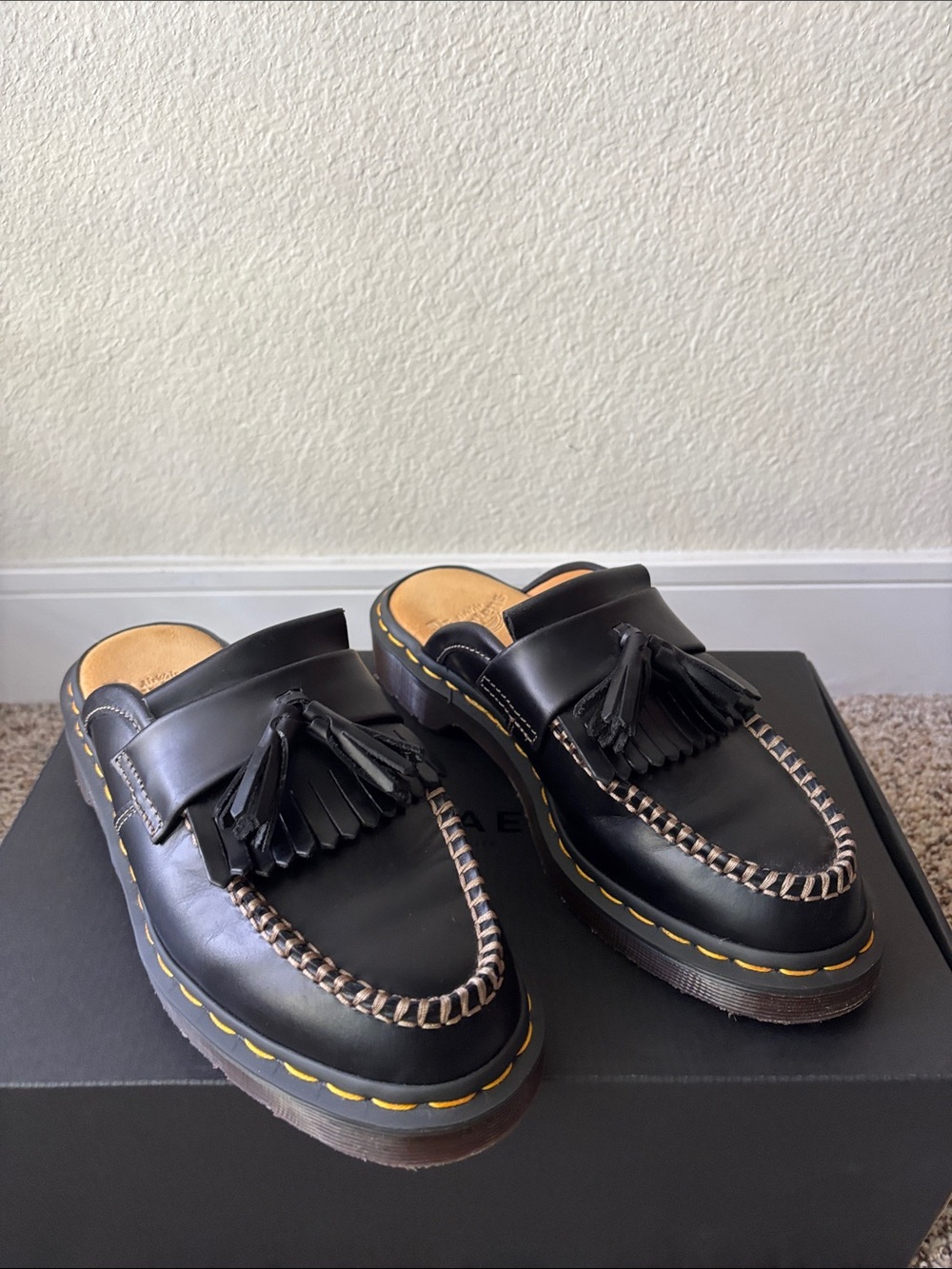Dr. Martens Adrian Mule Sz 8 - Like New - Picture 2 of 5